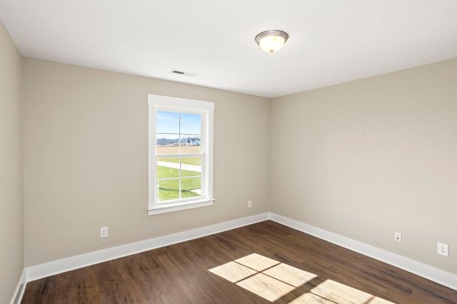 381 Copperas Creek Rd, Tullahoma, TN 37388