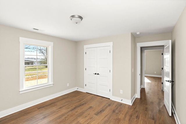 381 Copperas Creek Rd, Tullahoma, TN 37388