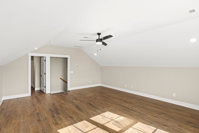 381 Copperas Creek Rd, Tullahoma, TN 37388