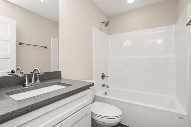 381 Copperas Creek Rd, Tullahoma, TN 37388