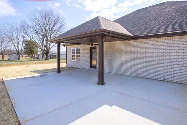 381 Copperas Creek Rd, Tullahoma, TN 37388