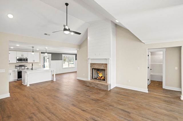 381 Copperas Creek Rd, Tullahoma, TN 37388