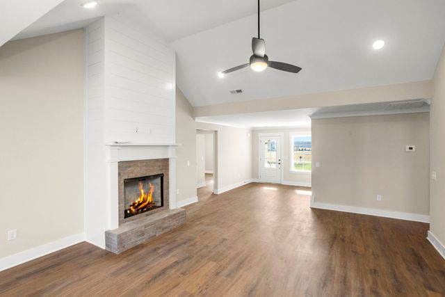 381 Copperas Creek Rd, Tullahoma, TN 37388