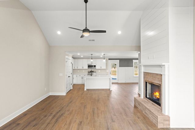 381 Copperas Creek Rd, Tullahoma, TN 37388