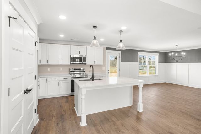 381 Copperas Creek Rd, Tullahoma, TN 37388