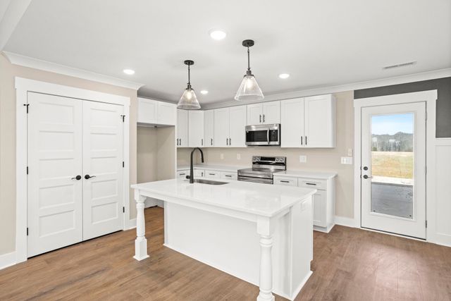 381 Copperas Creek Rd, Tullahoma, TN 37388