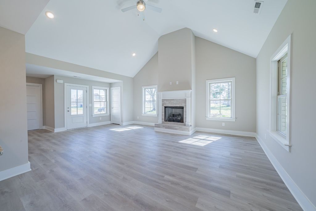 381 Copperas Creek Rd, Tullahoma, TN 37388