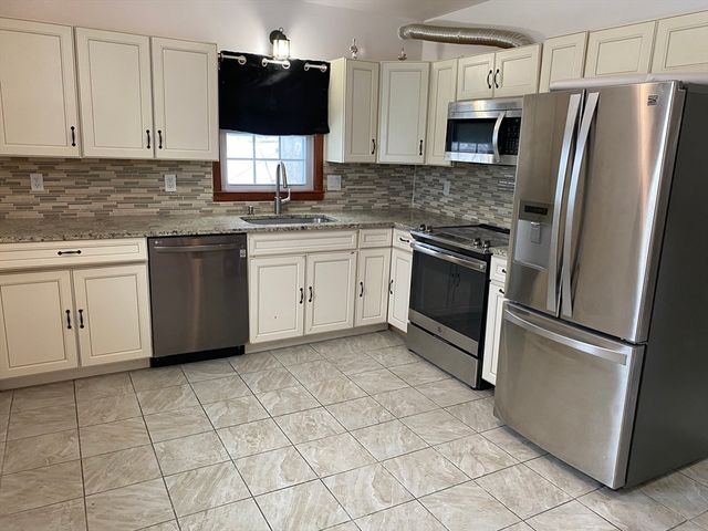 79 19th Street B, Lowell, MA 01850