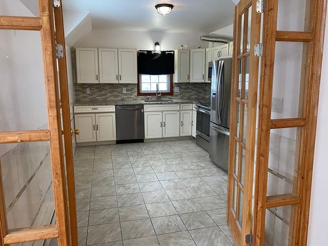 79 19th Street B, Lowell, MA 01850