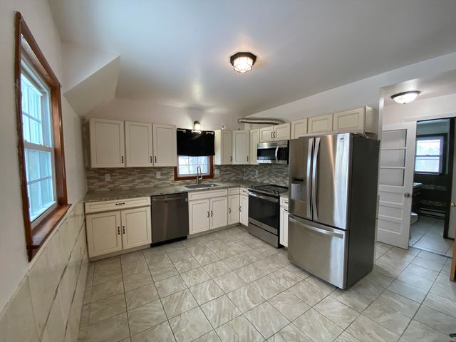 79 19th Street B, Lowell, MA 01850