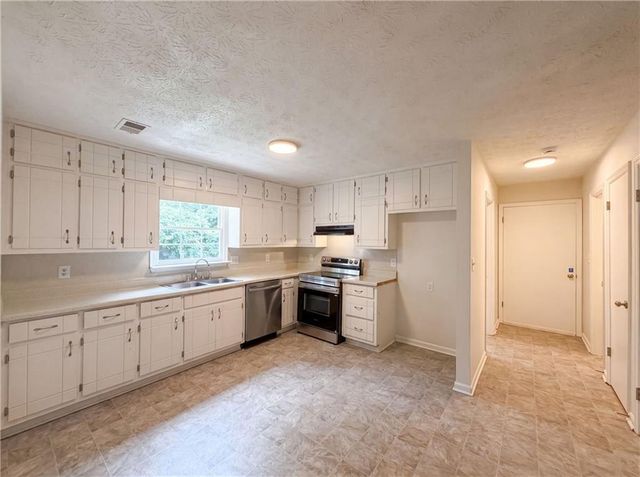 6486 Lynndale Lane, Morrow, GA 30260