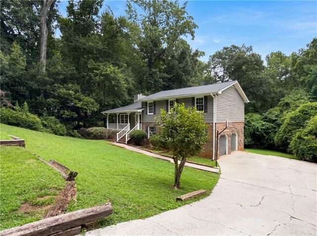 6486 Lynndale Lane, Morrow, GA 30260