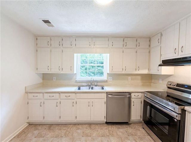 6486 Lynndale Lane, Morrow, GA 30260