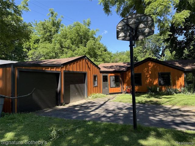 1829 Wellington Avenue, Bloomfield Hills, MI 48302