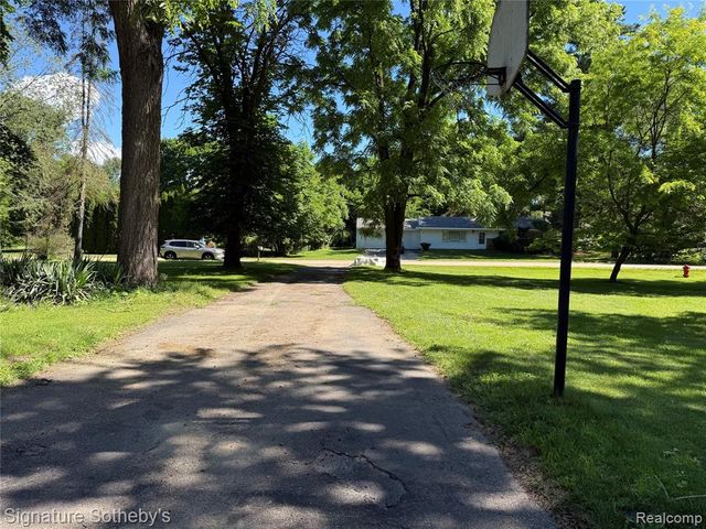 1829 Wellington Avenue, Bloomfield Hills, MI 48302
