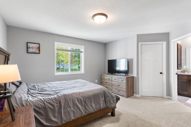 1233 Fern Street S, Cambridge, MN 55008