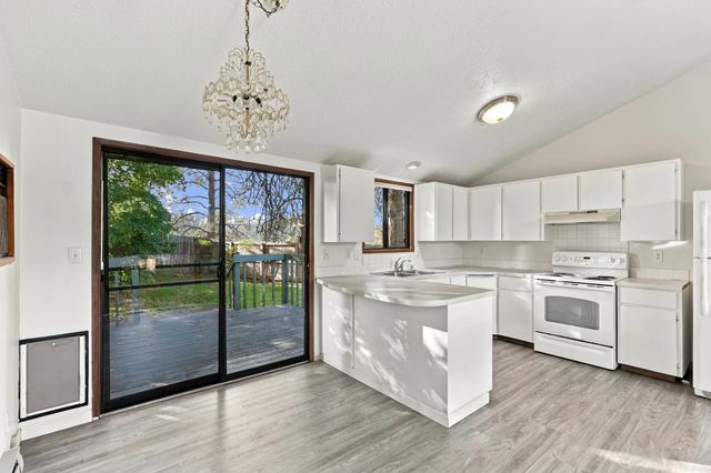 8305 N Colton St, Spokane, WA 99208