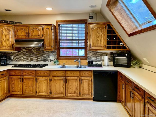 1 Library Road, Tuxedo Park, NY 10987