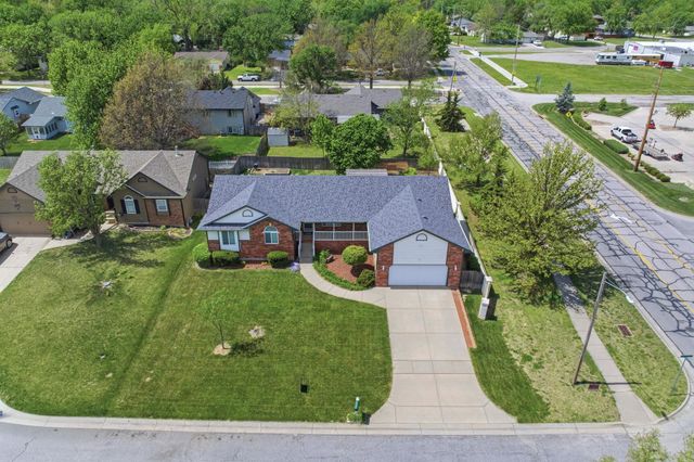 1 N Valley Oaks Ct., Valley Center, KS 67147