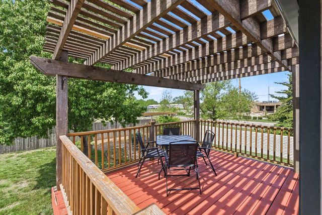1 N Valley Oaks Ct., Valley Center, KS 67147
