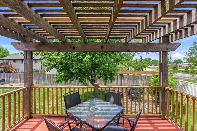 1 N Valley Oaks Ct., Valley Center, KS 67147