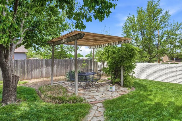 1 N Valley Oaks Ct., Valley Center, KS 67147