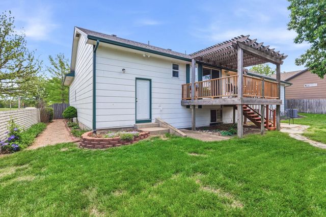 1 N Valley Oaks Ct., Valley Center, KS 67147