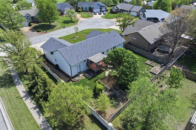 1 N Valley Oaks Ct., Valley Center, KS 67147