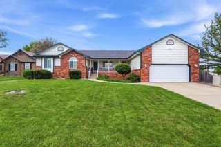 1 N Valley Oaks Ct., Valley Center, KS 67147