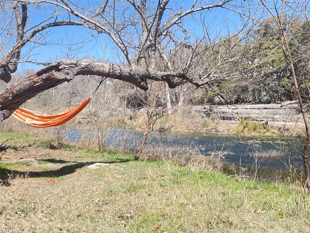 27 Marina CIR, Wimberley, TX 78676