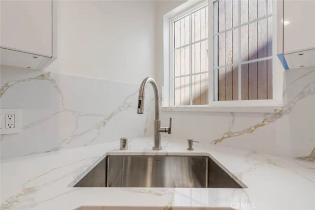 320 E Dryden Street B, Glendale, CA 91207