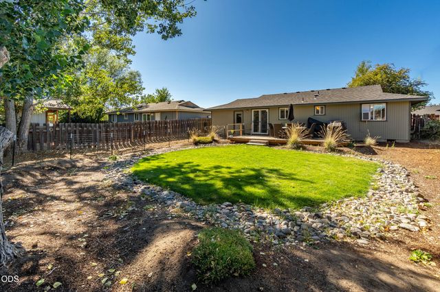3217 SW Quartz Avenue, Redmond, OR 97756