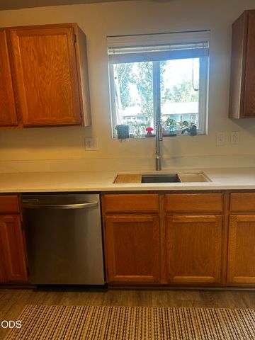 3217 SW Quartz Avenue, Redmond, OR 97756