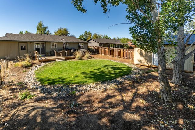 3217 SW Quartz Avenue, Redmond, OR 97756