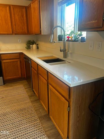 3217 SW Quartz Avenue, Redmond, OR 97756