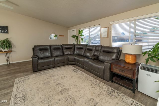 3217 SW Quartz Avenue, Redmond, OR 97756