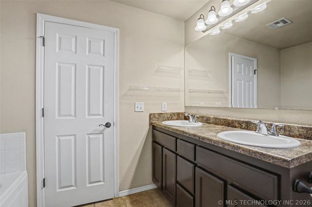 9278 S 254th East Avenue, Broken Arrow, OK 74014