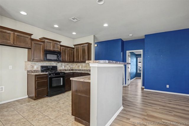 9278 S 254th East Avenue, Broken Arrow, OK 74014