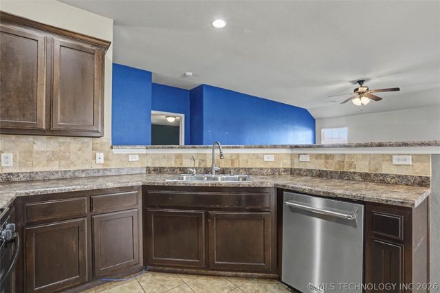 9278 S 254th East Avenue, Broken Arrow, OK 74014