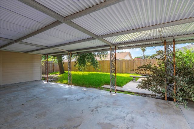7109 Poplar Drive, Galveston, TX 77551