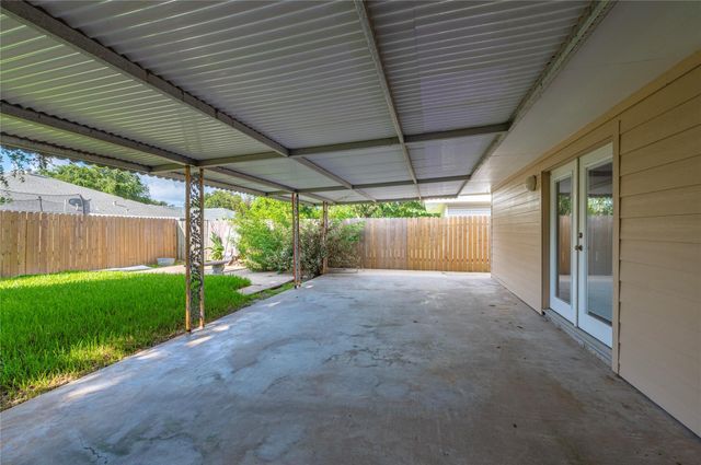 7109 Poplar Drive, Galveston, TX 77551