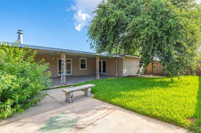 7109 Poplar Drive, Galveston, TX 77551