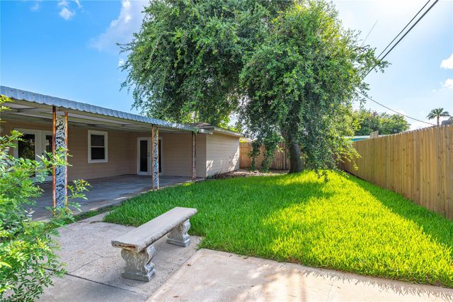 7109 Poplar Drive, Galveston, TX 77551