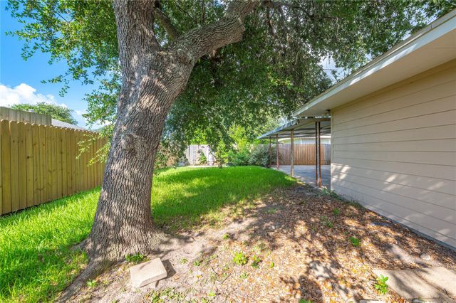 7109 Poplar Drive, Galveston, TX 77551