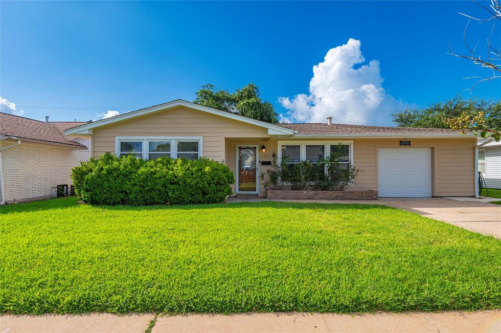 7109 Poplar Drive, Galveston, TX 77551