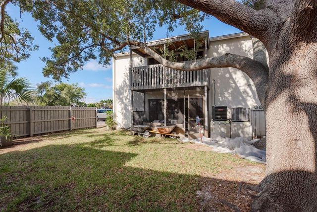 876 116TH AVENUE N 102, St Petersburg, FL 33716