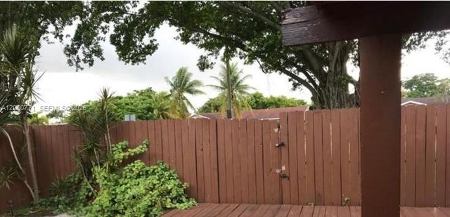 6704 SW 147th Court, Miami, FL 33193