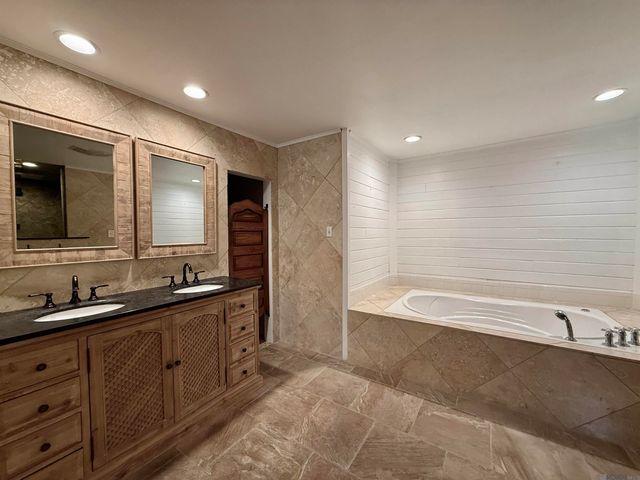 16706 Planchet Rd, Greenwell Springs, LA 70739