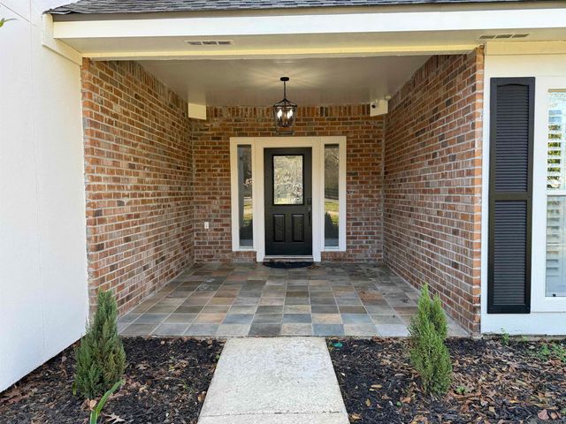 16706 Planchet Rd, Greenwell Springs, LA 70739