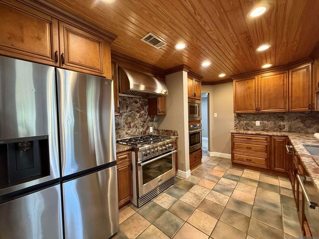 16706 Planchet Rd, Greenwell Springs, LA 70739